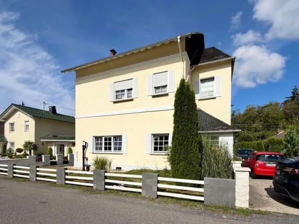 Immobilie in Döttesfeld - Teilmodernisiertes Zweifamilienhaus mit Doppelgarage und Garten - Bild 1
