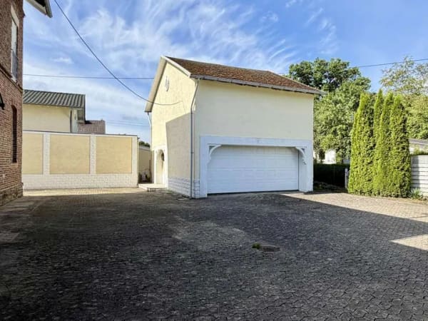 Immobilie in Döttesfeld - Teilmodernisiertes Zweifamilienhaus mit Doppelgarage und Garten - Bild 2