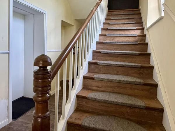 Immobilie in Döttesfeld - Teilmodernisiertes Zweifamilienhaus mit Doppelgarage und Garten - Bild 3
