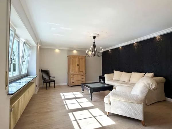 Immobilie in Döttesfeld - Teilmodernisiertes Zweifamilienhaus mit Doppelgarage und Garten - Bild 4