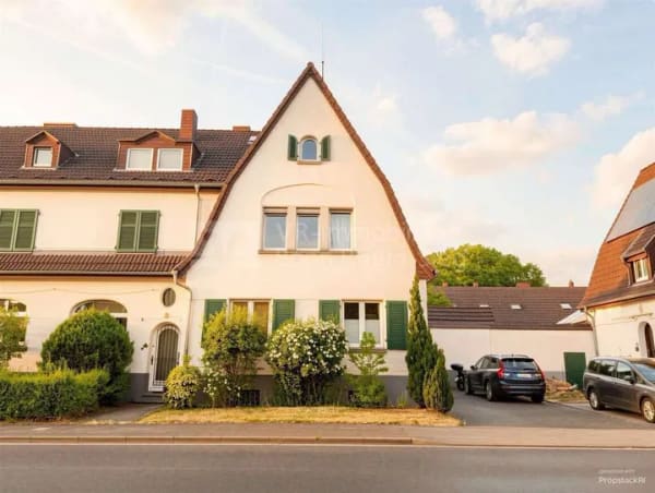 Immobilie in Niederkassel - Einfamilienhaus mit Geschichte, Charme und vielseitigen Möglichkeiten - Bild 1