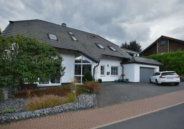 Immobilie in Knüllwald - Traumobjekt: Zweifamilienhaus in super Lage! - Bild 1