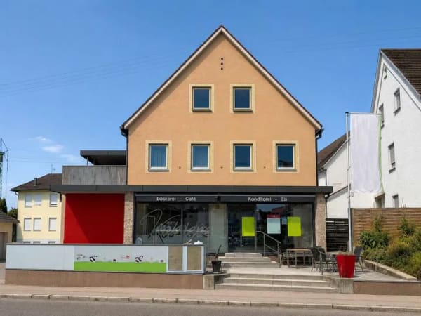 Immobilie in Fischach - 3 Einheiten, 1 Immobilie, viel Potenzial 
– Wohn- und Geschäftshaus in Fischach - Bild 0