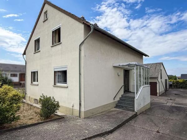 Immobilie in Framersheim - Familienfreundliches Zuhause mit großen Garten - Bild 1