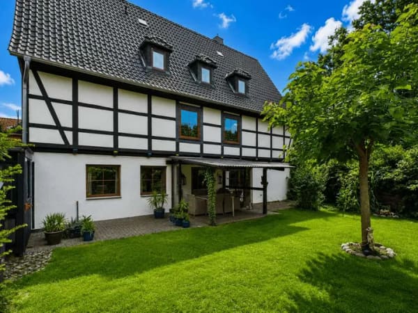 Immobilie in Lehre - Gepflegtes Mehrfamilienhaus in Lehre-Flechtorf – 10 Zimmer, Garten und 375 m² Eigentumsgrundstück - Bild 2