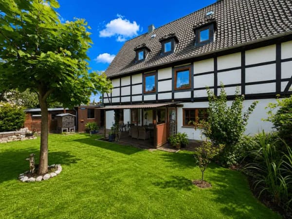 Immobilie in Lehre - Gepflegtes Mehrfamilienhaus in Lehre-Flechtorf – 10 Zimmer, Garten und 375 m² Eigentumsgrundstück - Bild 3