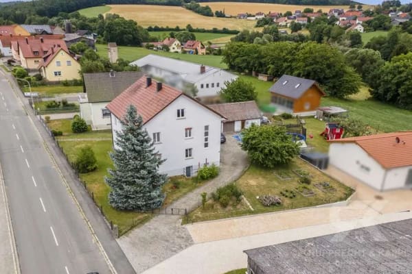 Immobilie in Pfreimd - Modernisiertes Ein/Zweifamilienhaus mit vielen Möglichkeiten und großem Grund in Pfreimd - Bild 0