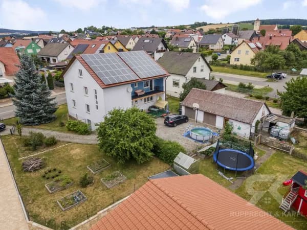 Immobilie in Pfreimd - Modernisiertes Ein/Zweifamilienhaus mit vielen Möglichkeiten und großem Grund in Pfreimd - Bild 3