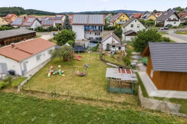 Immobilie in Pfreimd - Modernisiertes Ein/Zweifamilienhaus mit vielen Möglichkeiten und großem Grund in Pfreimd - Bild 4