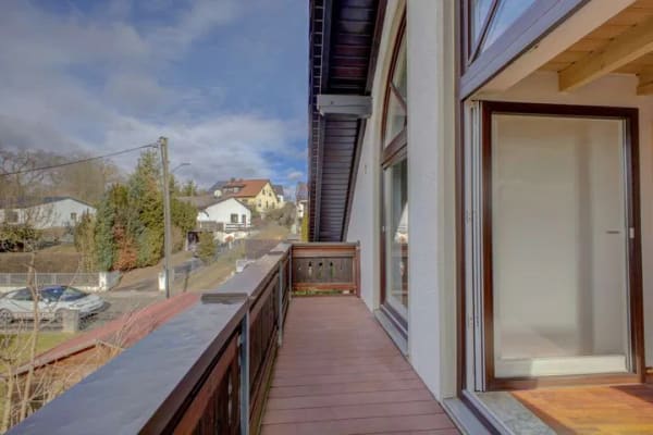 Immobilie in Pfaffenhofen an der Glonn - Einzigartige DG-Wohnung mit Garten in ruhiger Siedlungslage von Egenburg! - Bild 1