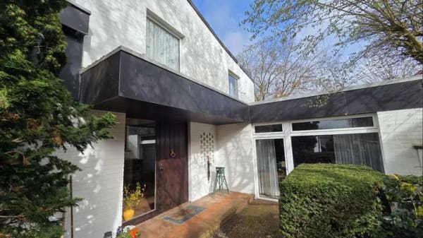 Immobilie in Isernhagen - Großes Einfamilienhaus mit einmaligem Blick über die Felder zum Renovieren (provisionsfrei) - Bild 4