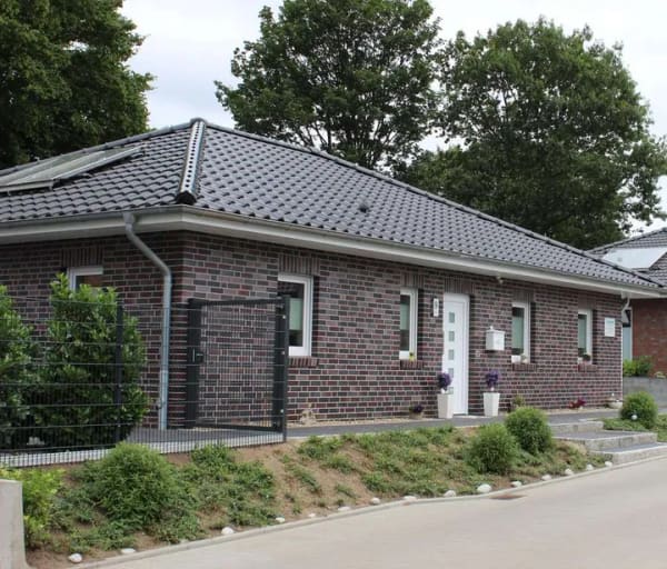 Immobilie in Silberstedt - Neubauprojekt - Ebenerdig Wohnen mit Komfort - Niedrigenergiehaus EH40 mit Wärmepumpe & PV-Anlage - Bild 1