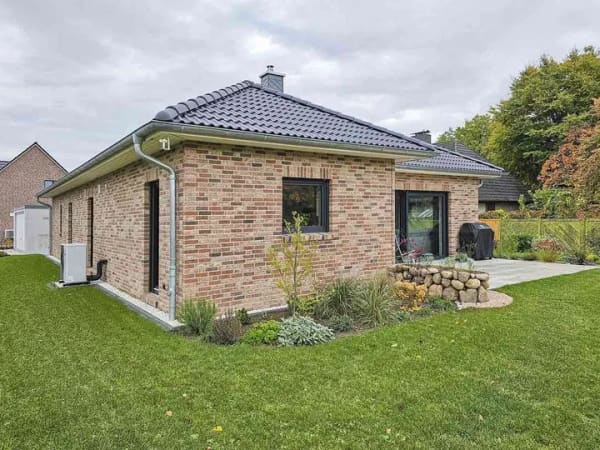 Immobilie in Silberstedt - Neubauprojekt - Komfort auf einer Ebene - Moderner Winkelbungalow - 
Niedrigenergiehaus EH 40 mit W - Bild 1