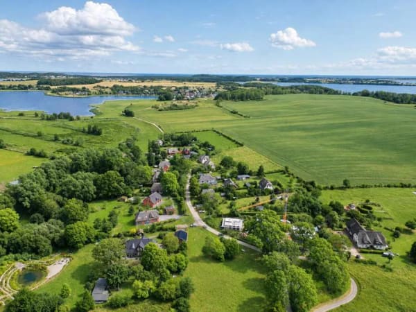 Immobilie in Lancken-Granitz - Neubau: Exklusive 127 m² Reetdach-Doppelhaushälfte in idyllischer Naturlage (Rügen / Preetz) - Bild 1