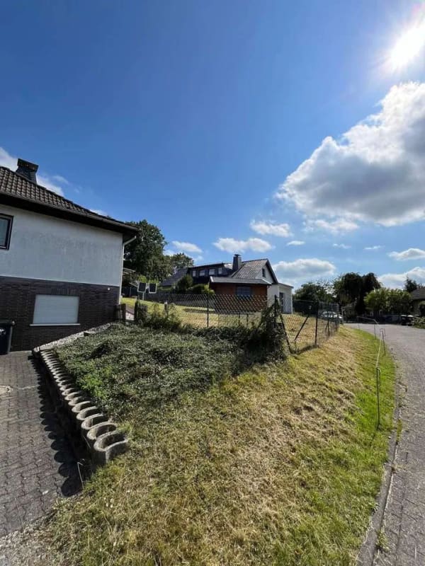 Immobilie in Morsbach - In Morsbach wartet dieses freistehende Einfamilienhaus auf einem Eckgrundstück auf Ihre Ideen - Bild 3