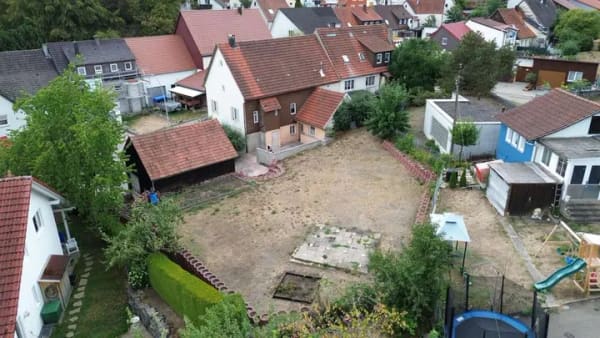 Immobilie in Bitz - Ehemaliges Bauernhaus mit großzügigem Grundstück, Scheune und Ausbaupotenzial - Bild 1