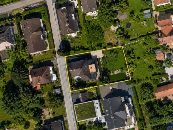 Immobilie in Offenburg - Freistehendes Mehrfamilienhaus mit 3 Wohneinheiten, Garage und Garten in Offenburg - Bild 1