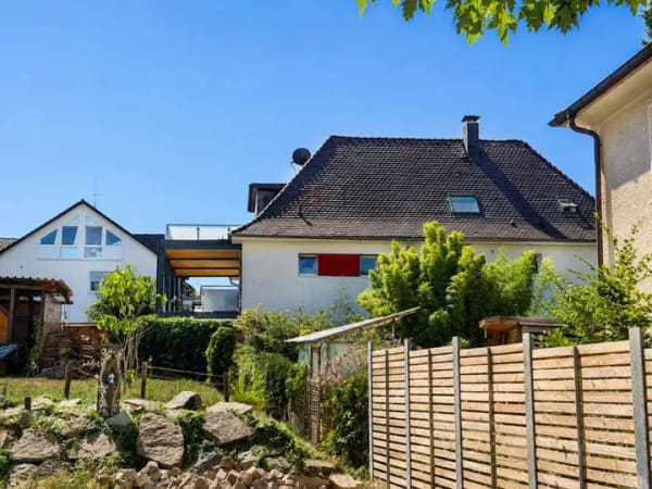 Immobilie in Offenburg - Freistehendes Mehrfamilienhaus mit 3 Wohneinheiten, Garage und Garten in Offenburg - Bild 2