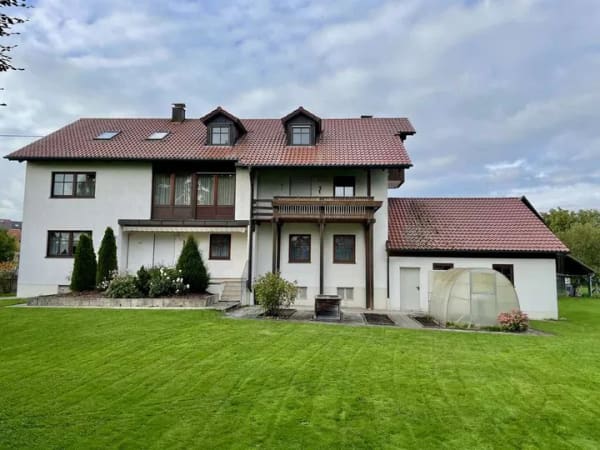 Immobilie in Biberbach - Vielseitiges Wohnhaus mit Bürofläche in Biberbach - Bild 1