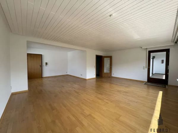 Immobilie in Hasselroth - Ein Haus, viele Möglichkeiten – Einfamilienhaus mit zwei Wohnebenen und großem Garten - Bild 3