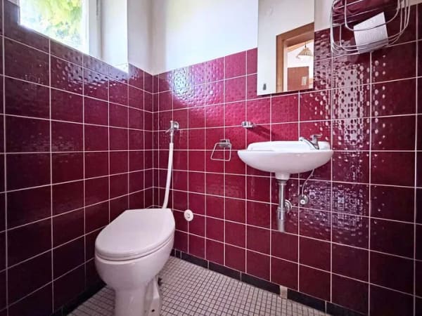 Immobilie in Adlkofen - Charmantes Einfamilienhaus mit großzügigem Raumangebot, eingewachsenem Garten und viel Potenzial! - Bild 3