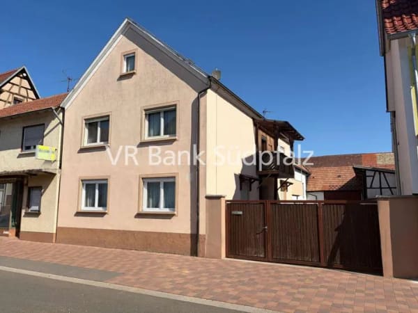 Immobilie in Bellheim - Einfamilienhaus mit Einliegerwohnung im ehemaligen landwirtschaftlichen Betrieb - Bild 0