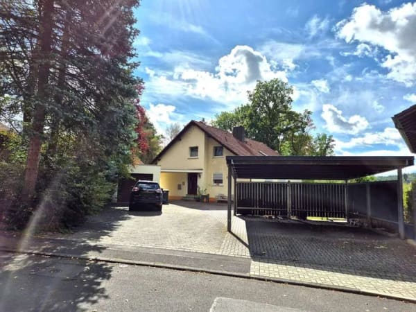 Immobilie in Künzell - Viel Platz für die ganze Familie – Attraktives Dreiparteienhaus mit großem Grundstück in Dirlos - Bild 1