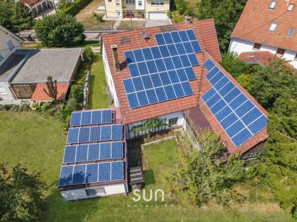 Immobilie in Roggenburg - SANIERUNGSBEDÜRFTIGES EFH INKL. PV-ANLAGE IN ROGGENBURG – Großes Ausbaupotenzial, Stadel & 2 Garagen - Bild 0