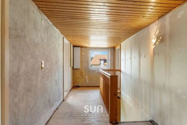 Immobilie in Roggenburg - SANIERUNGSBEDÜRFTIGES EFH INKL. PV-ANLAGE IN ROGGENBURG – Großes Ausbaupotenzial, Stadel & 2 Garagen - Bild 3
