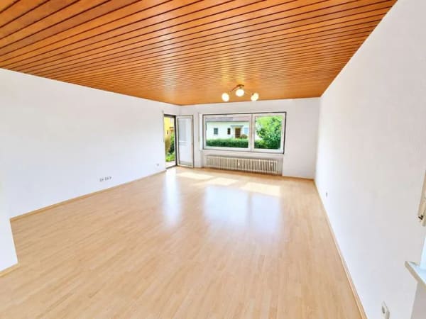 Immobilie in Altdorf bei Nürnberg - Helle 4-Zimmer-Hochparterre-ETW mit Terrasse, XXL-Gemeinschaftsgarten und Garage in ruhiger Wohnlage - Bild 1