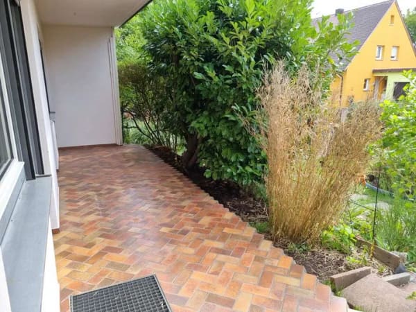 Immobilie in Altdorf bei Nürnberg - Helle 4-Zimmer-Hochparterre-ETW mit Terrasse, XXL-Gemeinschaftsgarten und Garage in ruhiger Wohnlage - Bild 2