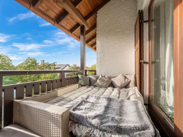 Immobilie in Höhenkirchen-Siegertsbrunn - Großzügige 1-Zimmer-Wohnung mit separater Küche und großem Westbalkon - Bild 1