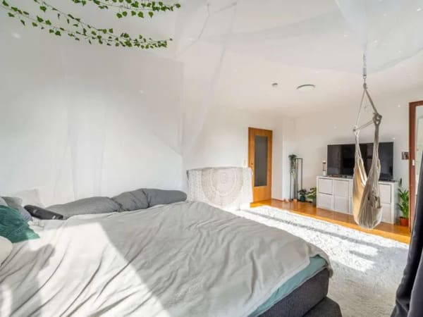 Immobilie in Höhenkirchen-Siegertsbrunn - Großzügige 1-Zimmer-Wohnung mit separater Küche und großem Westbalkon - Bild 2