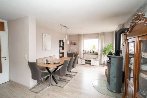 Immobilie in Hilders - Hilders: Großzügiges Einfamilienhaus mit Einliegerwohnung, Terrasse und Garten - Bild 2