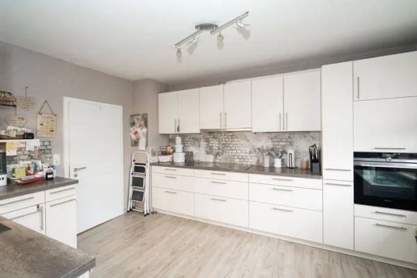 Immobilie in Hilders - Hilders: Großzügiges Einfamilienhaus mit Einliegerwohnung, Terrasse und Garten - Bild 3