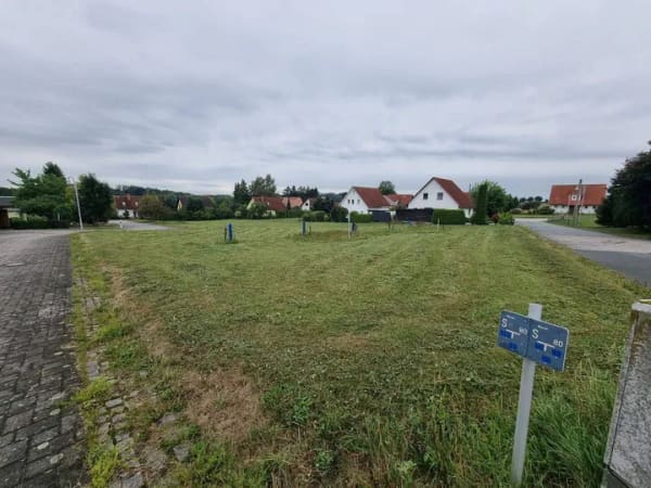 Immobilie in Beiersdorf - Exklusives Mehrgenerationenhaus: Großzügiges Domizil mit klassischer Eleganz und KfW-Effizienz - Bild 0