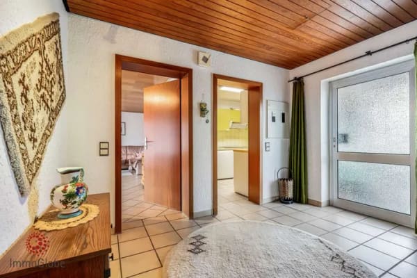 Immobilie in Imsbach - Wohnen auf einer Ebene – großzügiger Bungalow mit ertragsstarker PV-Anlage - Bild 2