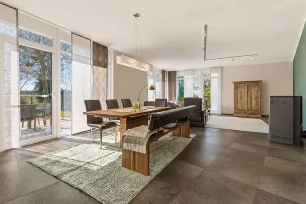 Immobilie in Altomünster - Lichtdurchflutetes naturnahes Einfamilienhaus ideal für Gewerbetreibende - Bild 1