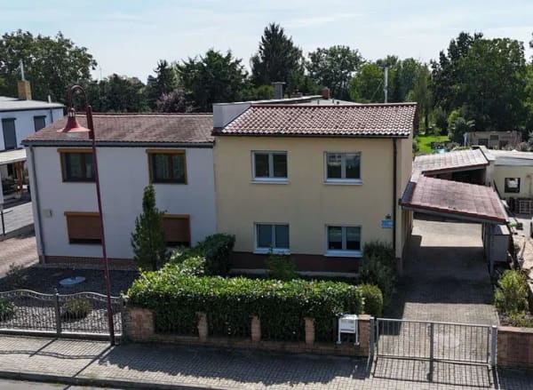 Immobilie in Markranstädt - Platz für die Familie – großzügiges Wohnen mit Kamin, Poolbereich auf weitläufigem Grundstück - Bild 0