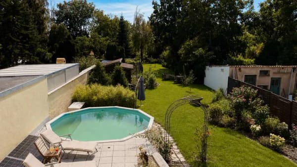 Immobilie in Markranstädt - Platz für die Familie – großzügiges Wohnen mit Kamin, Poolbereich auf weitläufigem Grundstück - Bild 2