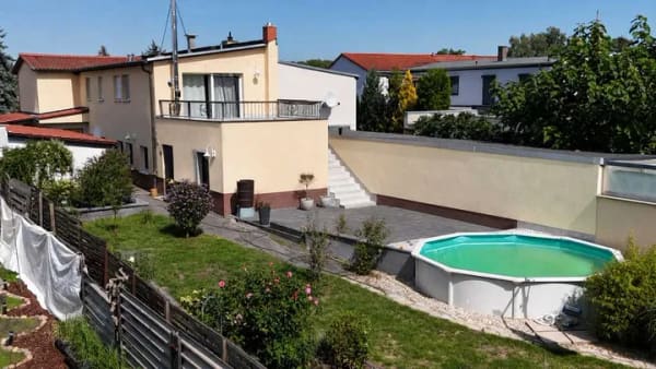 Immobilie in Markranstädt - Platz für die Familie – großzügiges Wohnen mit Kamin, Poolbereich auf weitläufigem Grundstück - Bild 3