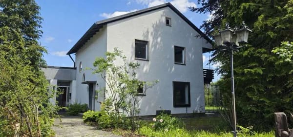 Immobilie in Hollfeld - Wohnen und Arbeiten an einem Ort – außergewöhnliches Anwesen mit vielseitigem Flächenangebot - Bild 0