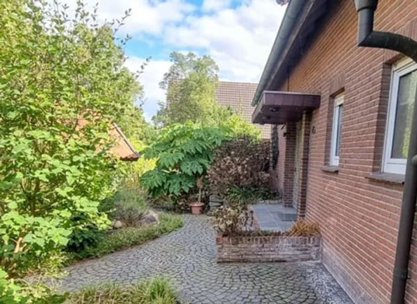 Immobilie in Bad Bentheim - Großzügiges Familiendomizil mit großem Garten und Garage - Bild 2