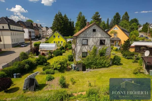Immobilie in Stollberg/Erzgebirge - Freistehendes Einfamilienhaus mit großem Grundstück & viel Gestaltungspotenzial in Stollberg/Erzgeb. - Bild 1