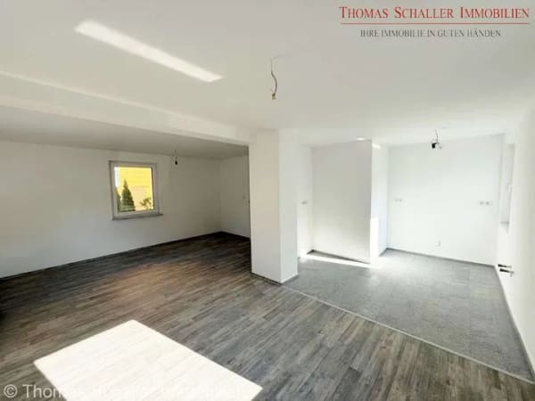 Immobilie in Lonnerstadt - Modernisiertes EFH mit Einliegerwohnung, großem Garten  vielseitigen Nutzungsmöglichkeiten - Bild 2