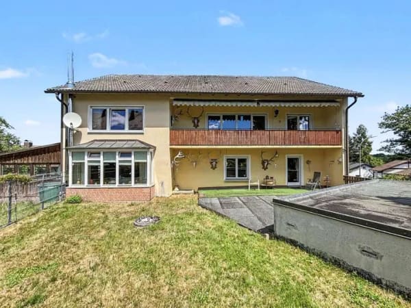 Immobilie in Bad Alexandersbad - Großzügiges Zweifamilienhaus mit traumhaftem Grundstück im Herzen von Bad Alexandersbad - Bild 0