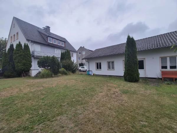 Immobilie in Springe - Mehrfamilienhaus mit drei Wohneinheiten – Freie Gestaltungsmöglichkeiten in attraktiver Wohnlage - Bild 2