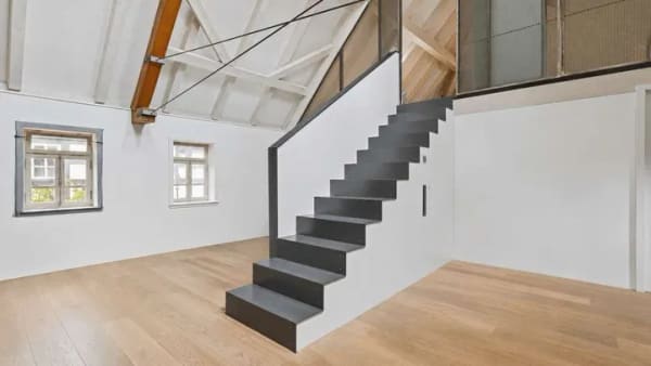 Immobilie in Münster (Hessen) - Außergewöhnliche Maisonettewohnung im historischen Hofensemble - Bild 2
