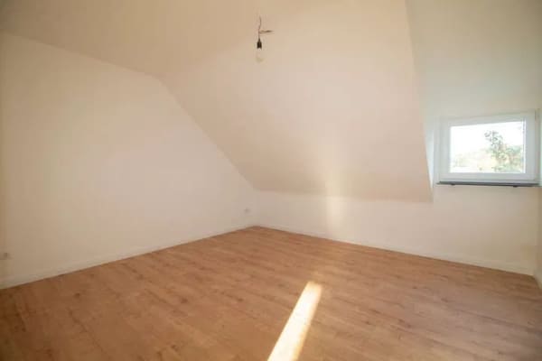 Immobilie in Kettig - Dachgeschosswohnung voll saniert mit Terrasse und Garage!  - Bild 3