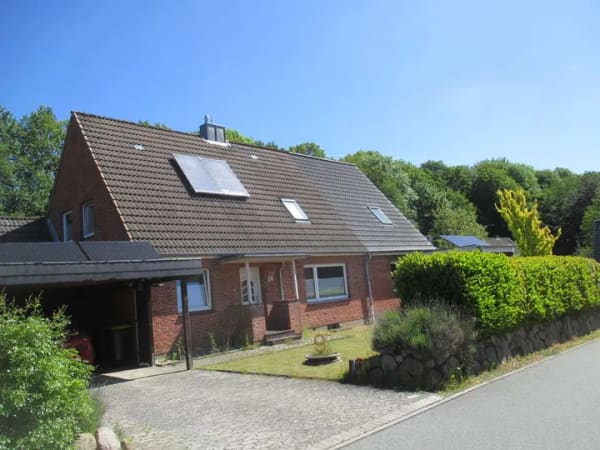 Immobilie in Osterrönfeld - Saniertes Zweifamilienhaus in  rugiger Sackgasse in Osterrönfeld  auf 1000qm Grundstück - Bild 2